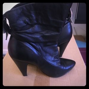 Jessica Simpson soft leather booties w. Buckle 👢✨